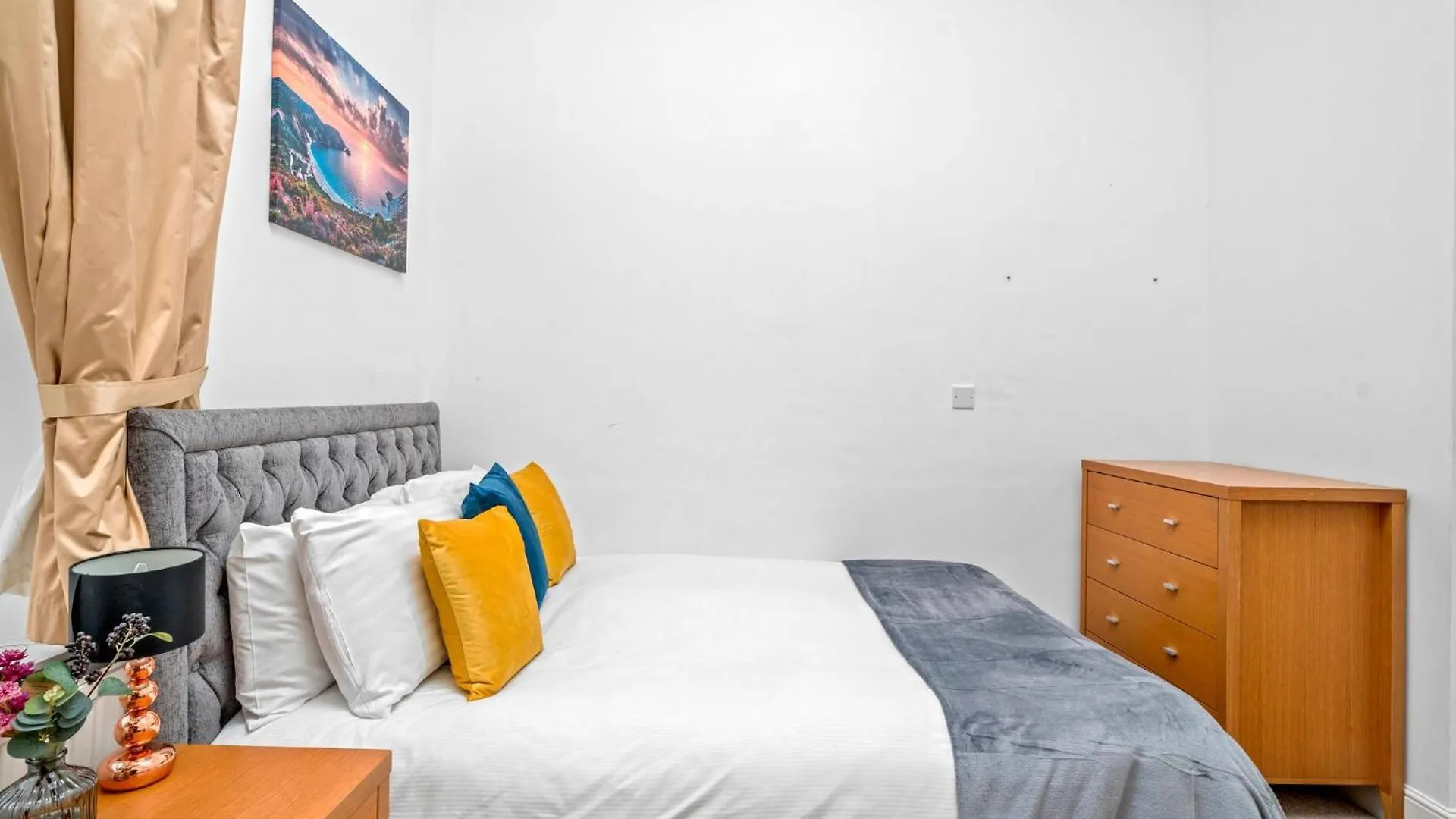 Elegant 2Bed By 02 Arena, Airport With Fast Wi-Fi And Parking Apartment London